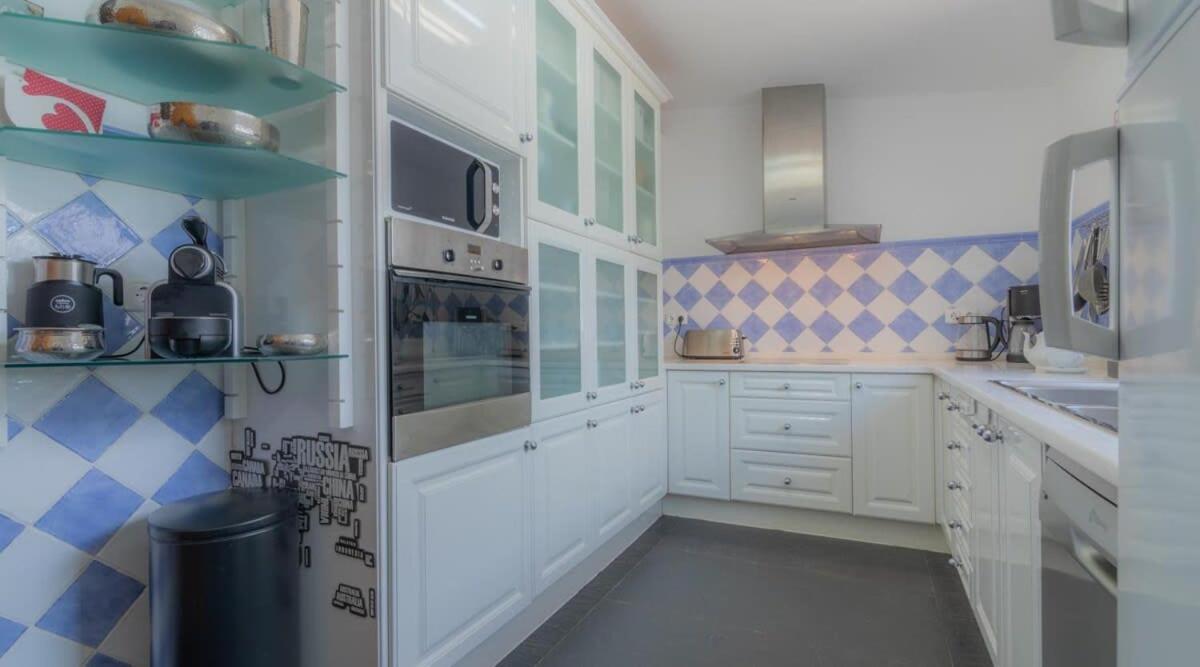 Villa Prado - Beautiful Beachfront Villa Albufeira Bagian luar foto