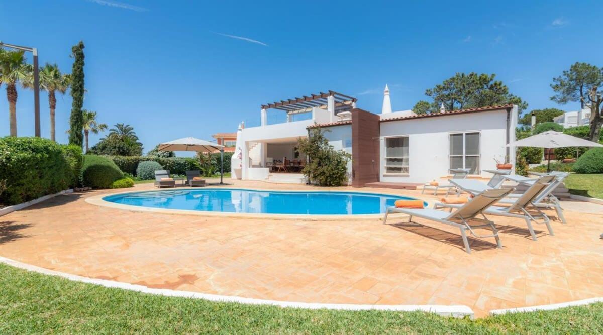 Villa Prado - Beautiful Beachfront Villa Albufeira Bagian luar foto