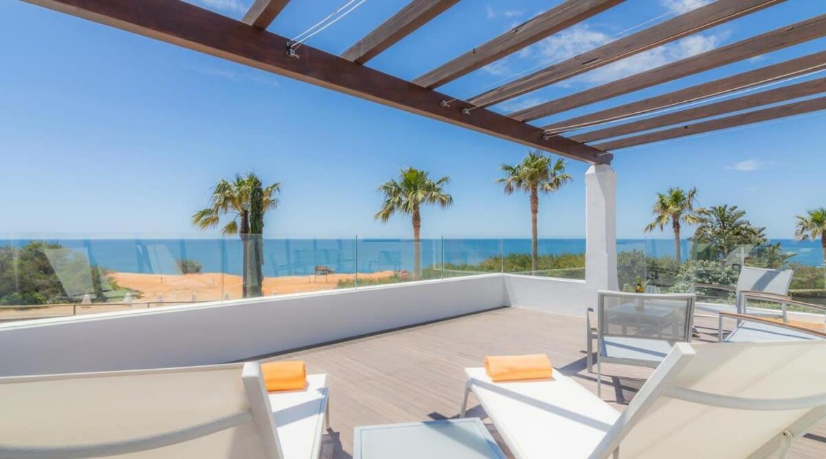 Villa Prado - Beautiful Beachfront Villa Albufeira Bagian luar foto